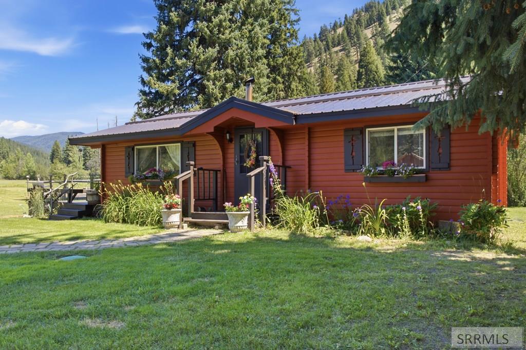 3127 N Highway 93 Property Photo 2