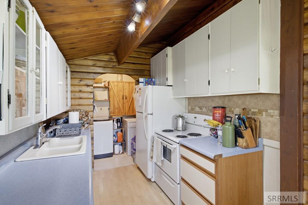 3127 N Highway 93 Property Photo 19
