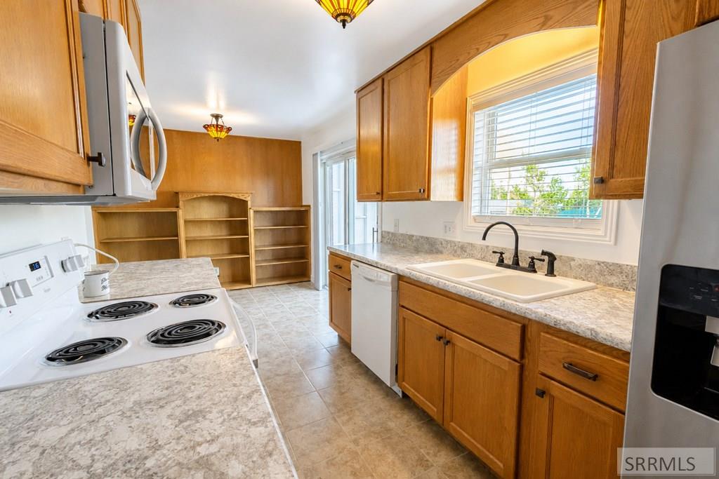 347 S Skyline Drive Property Photo 4