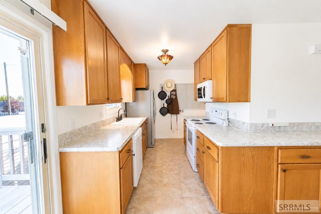 347 S Skyline Drive Property Photo 5