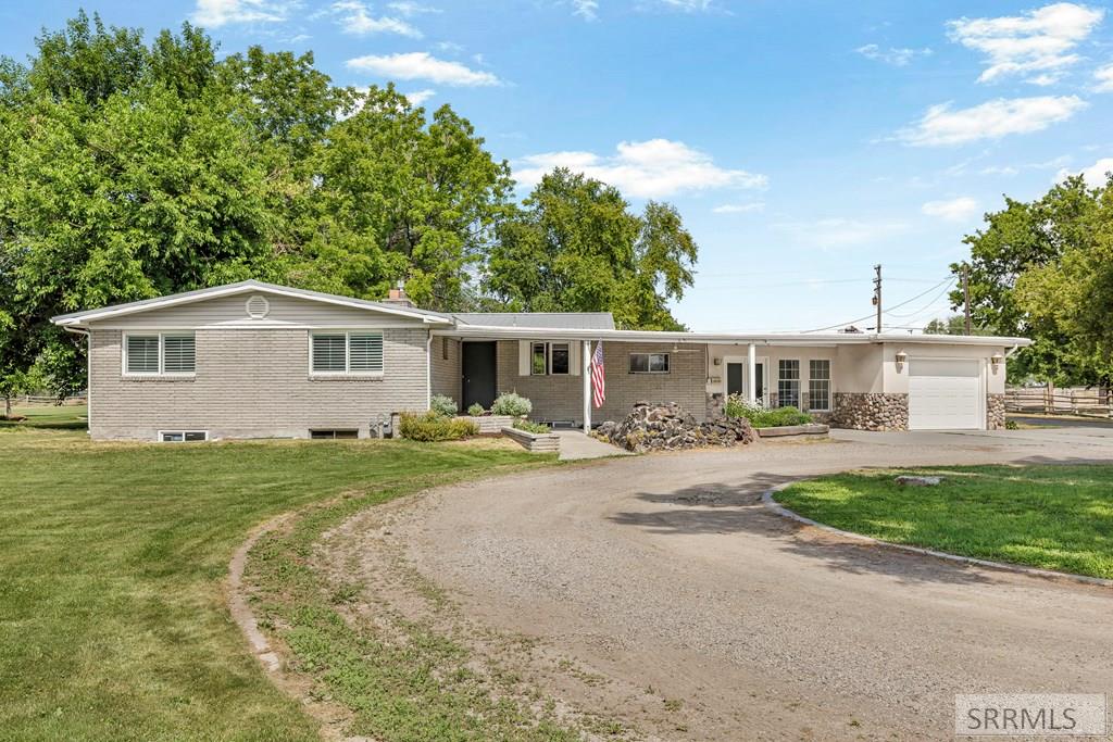 1355 S Shilling Avenue Property Photo 4