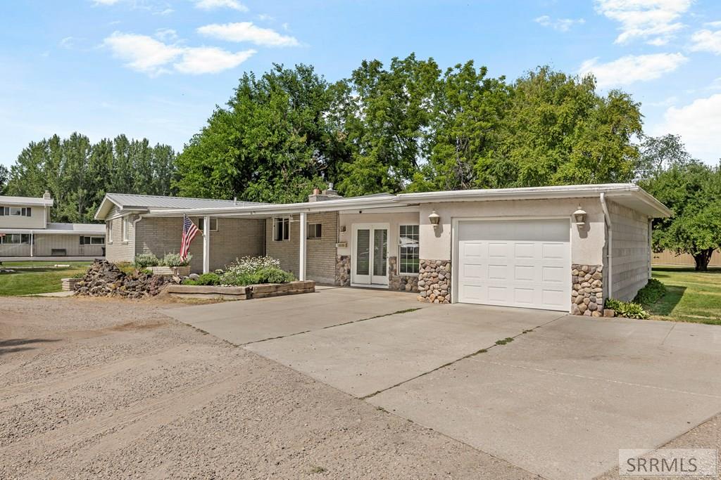 1355 S Shilling Avenue Property Photo 6