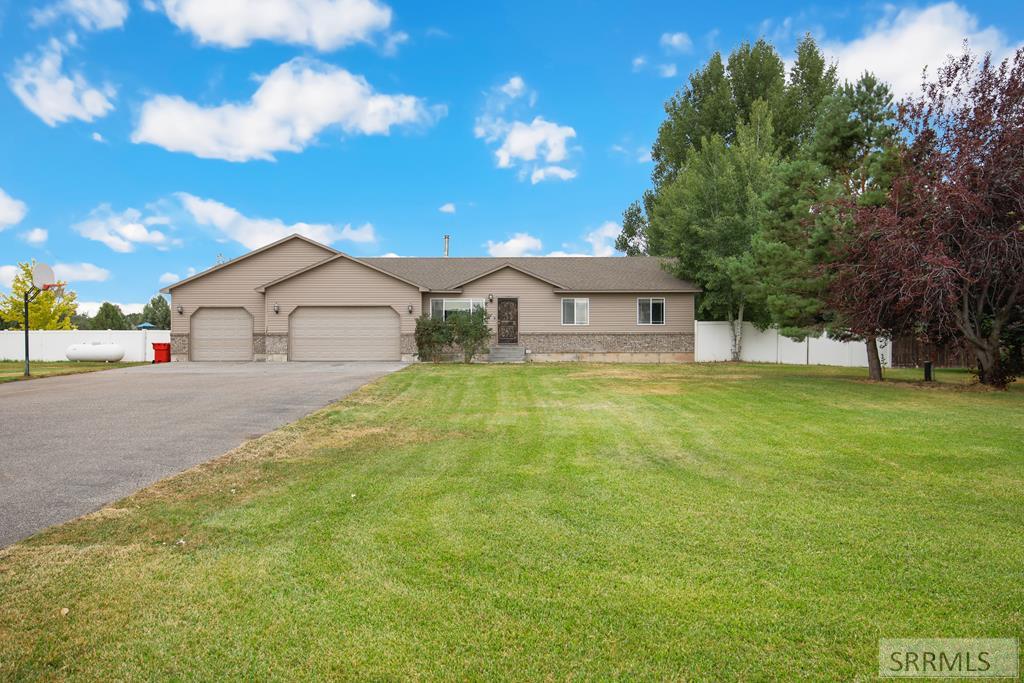 4234 E 295 N Property Photo 1