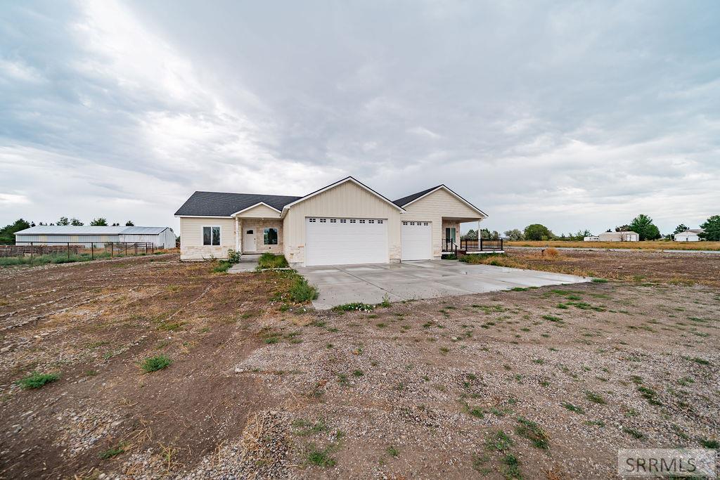 3811 E 228 N Property Photo 2