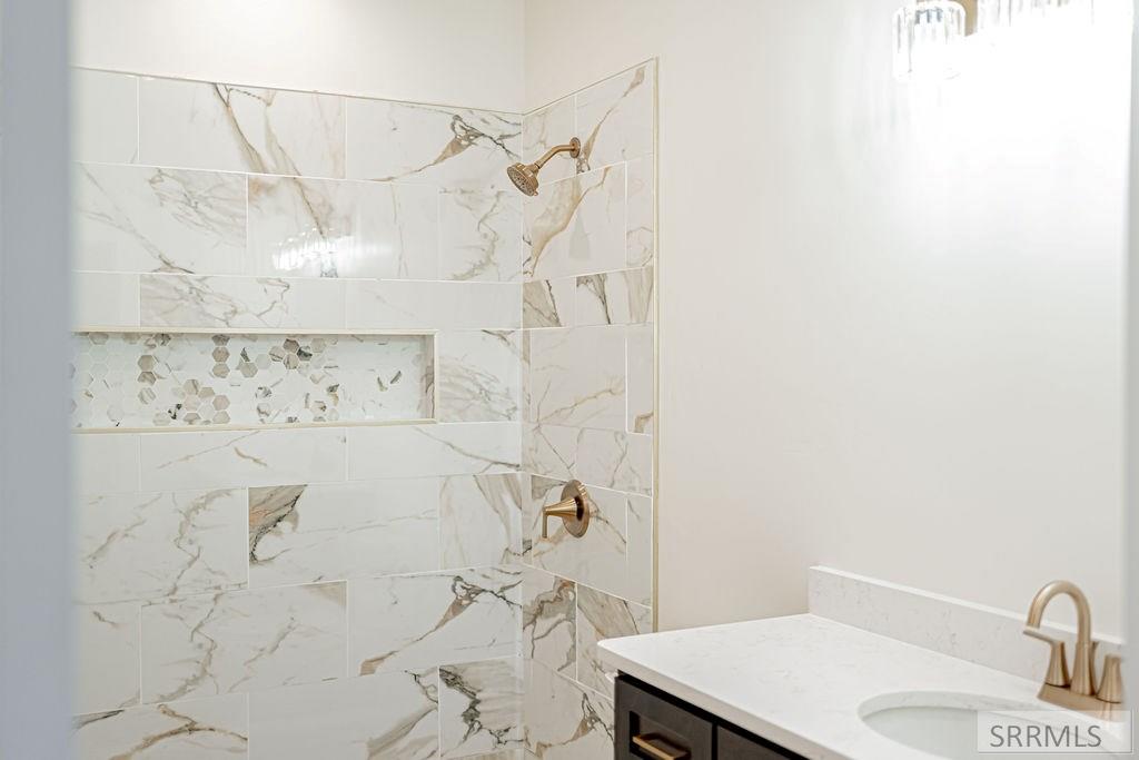 3811 E 228 N Property Photo 54