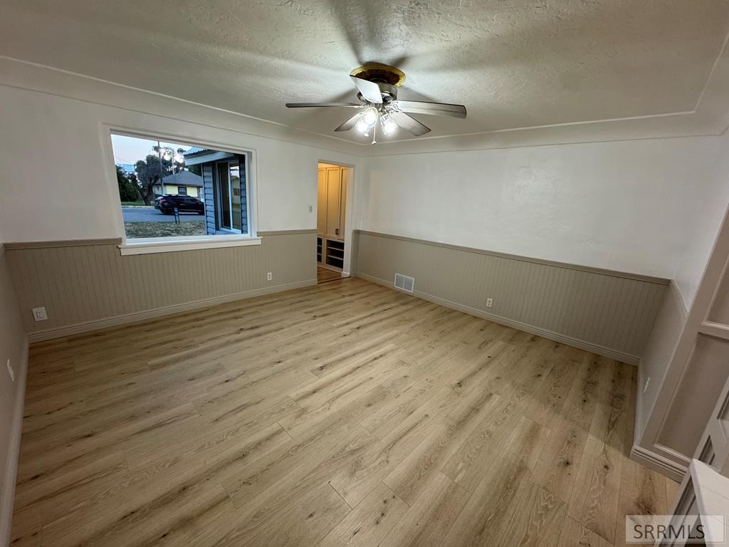349 E 2nd N Property Photo 11