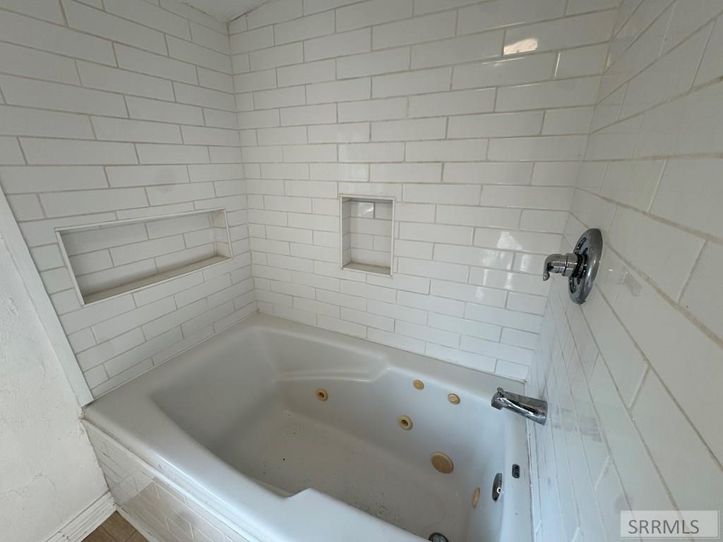 349 E 2nd N Property Photo 37