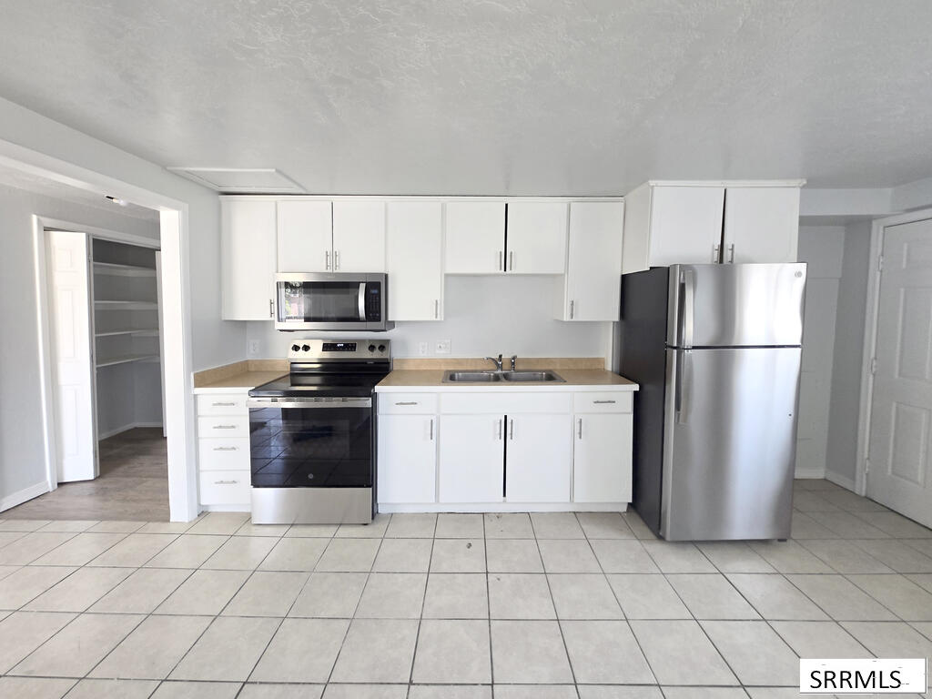 3844 Jason Avenue Property Photo 5