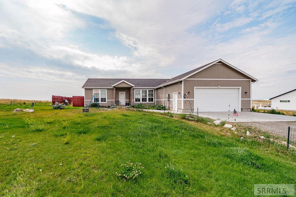 563 N 3000 E Property Photo 1