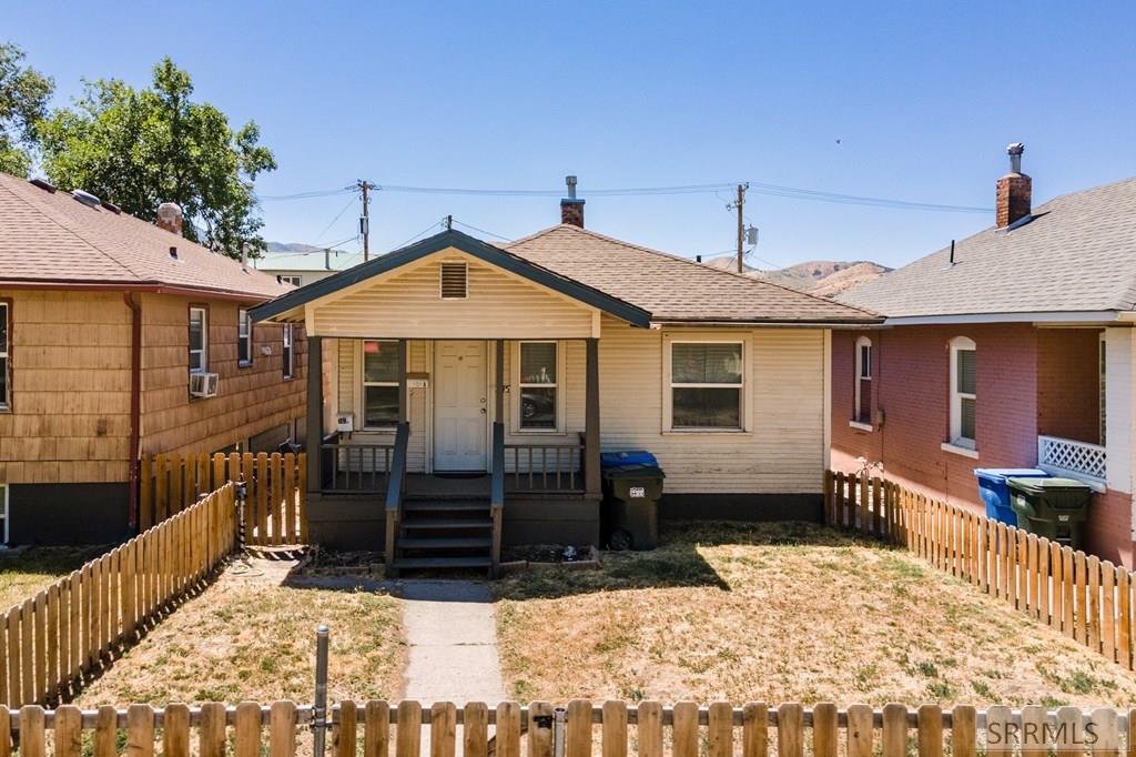 344 E Whitman Property Photo 4