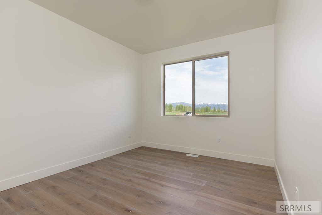 2352 Ironwood Drive Property Photo 13