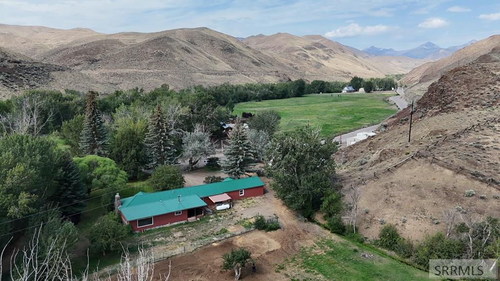 5480 Challis Creek Road Property Photo 2