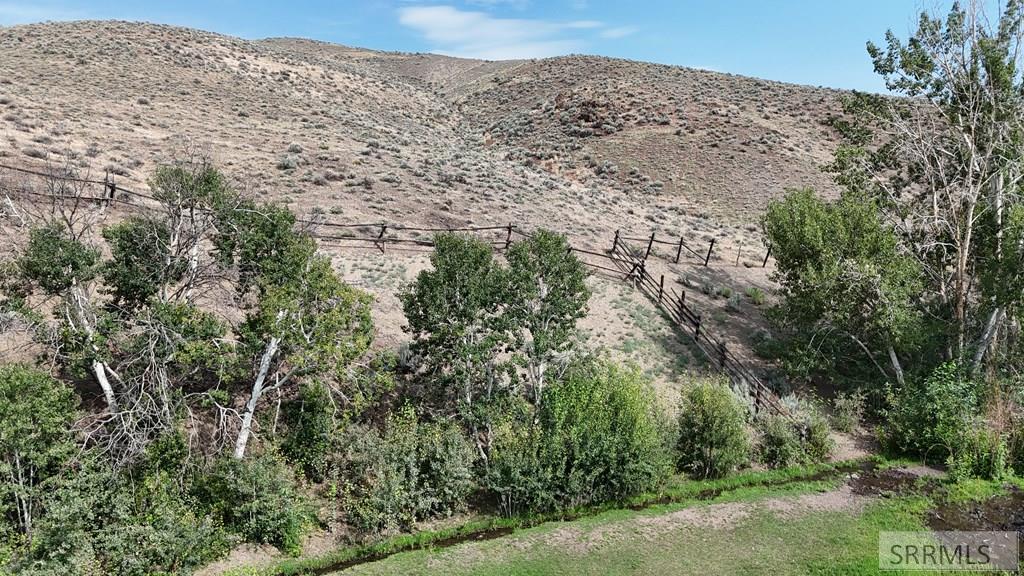5480 Challis Creek Road Property Photo 4