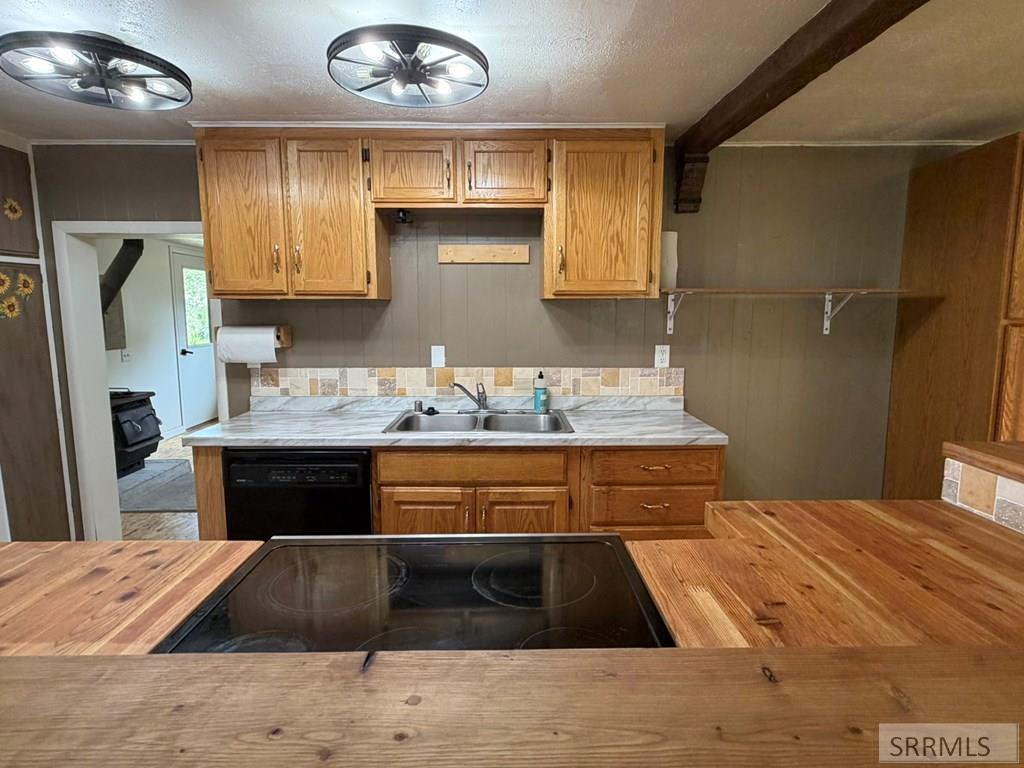 5480 Challis Creek Road Property Photo 13
