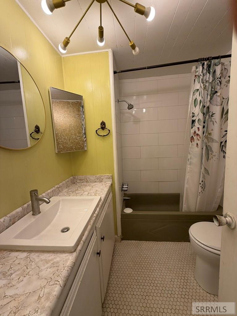5480 Challis Creek Road Property Photo 20