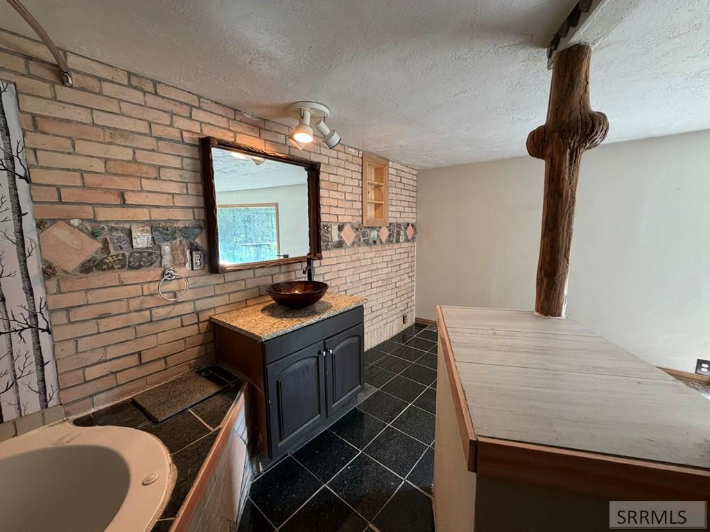 5480 Challis Creek Road Property Photo 32