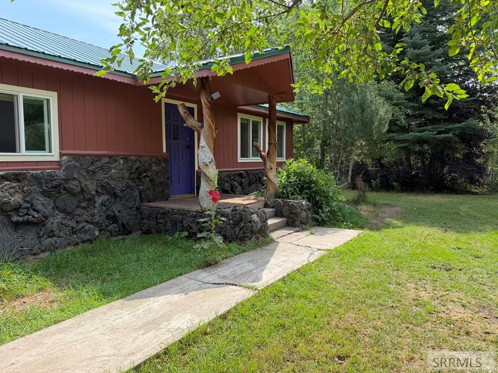 5480 Challis Creek Road Property Photo 34
