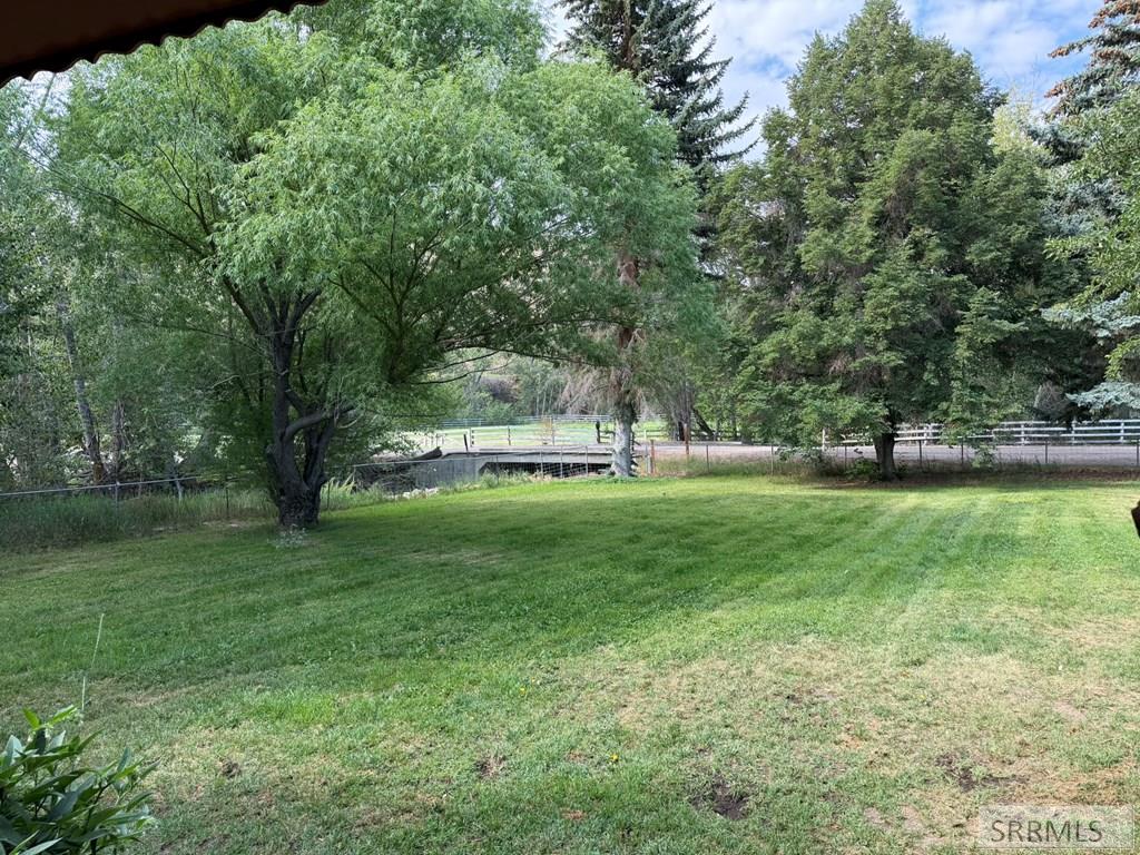 5480 Challis Creek Road Property Photo 35