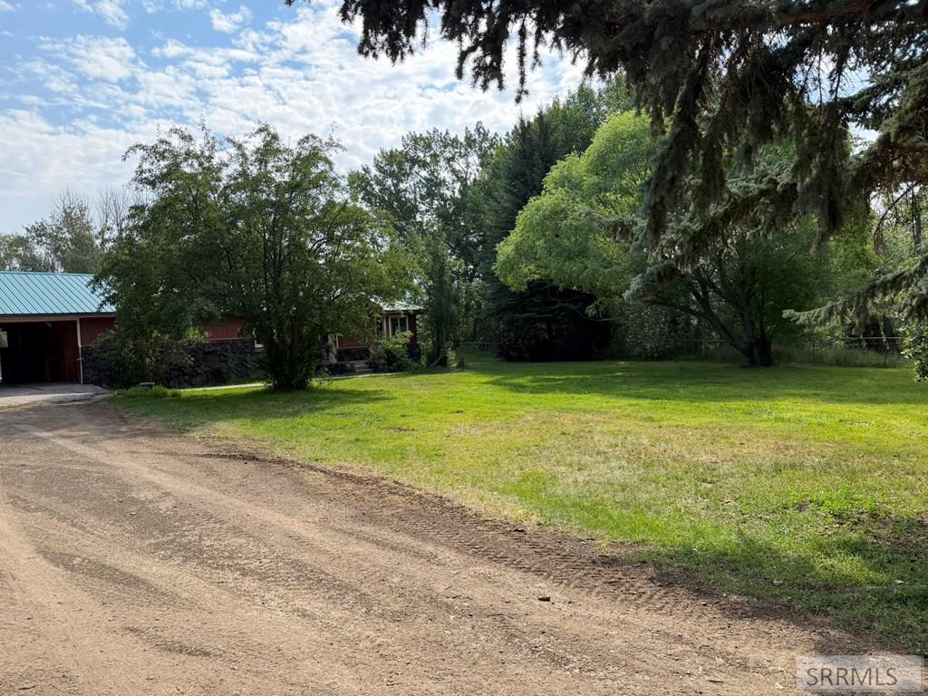 5480 Challis Creek Road Property Photo 37