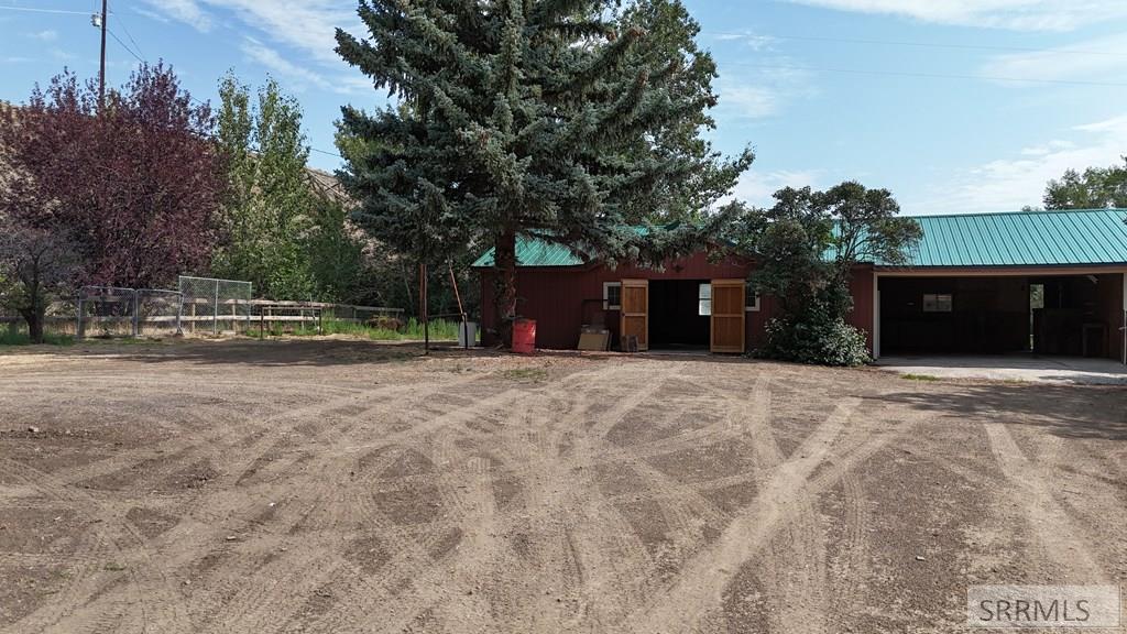 5480 Challis Creek Road Property Photo 38