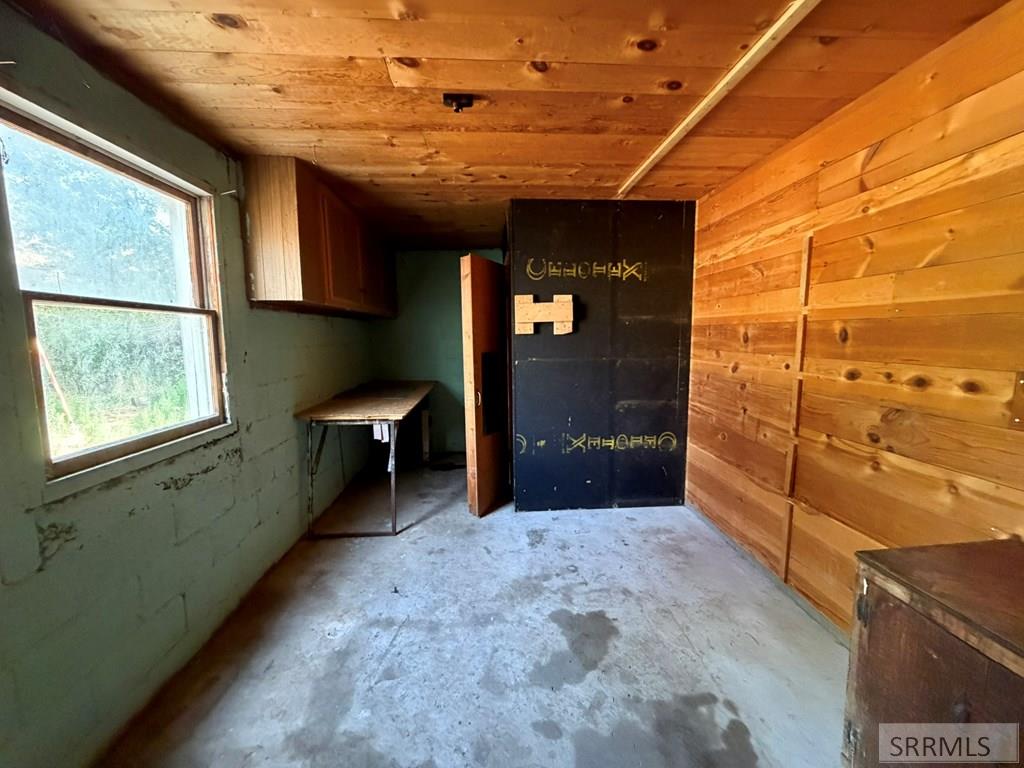 5480 Challis Creek Road Property Photo 42