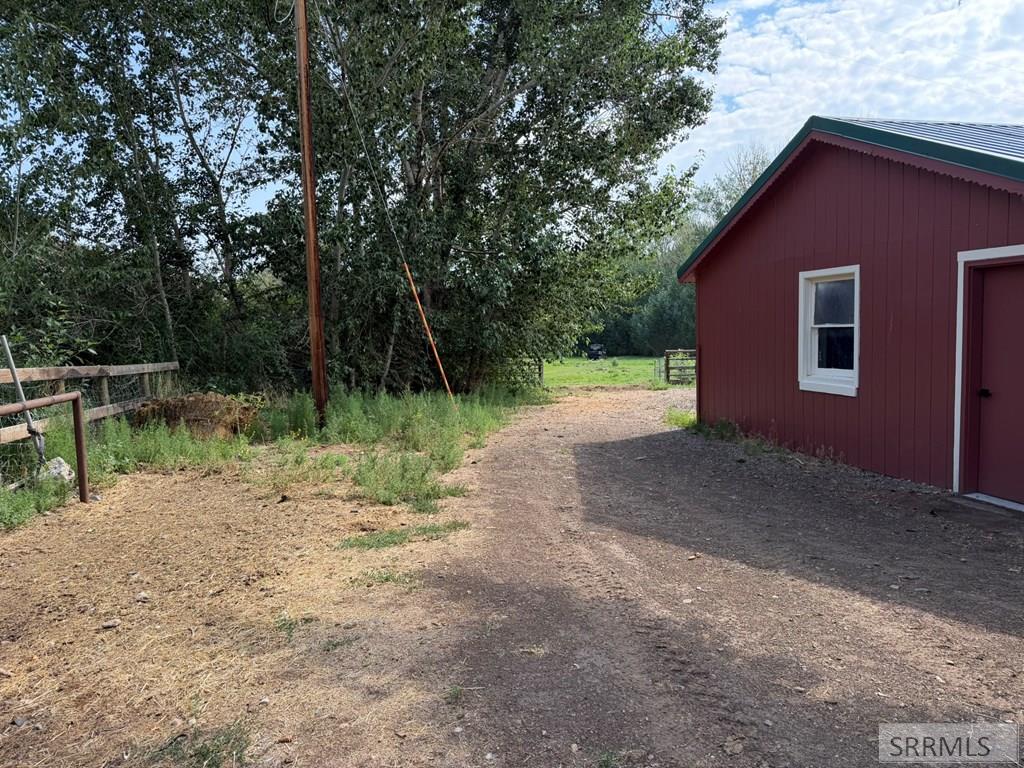 5480 Challis Creek Road Property Photo 46