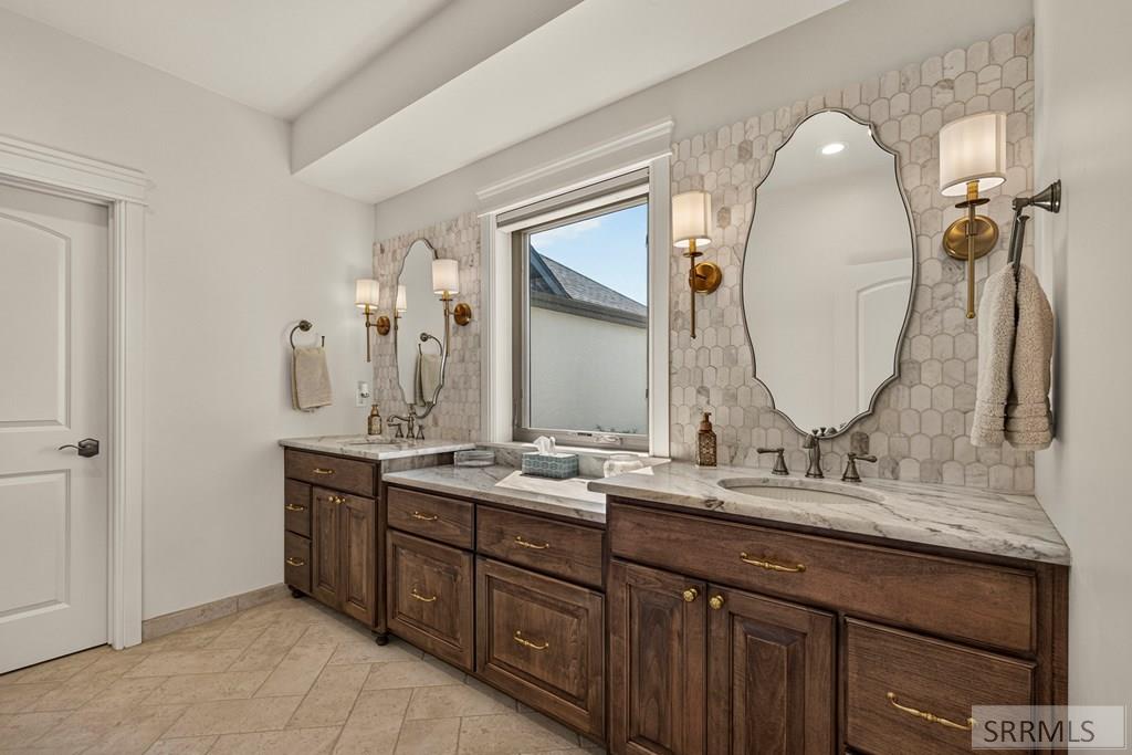 3777 E 369 N Property Photo 22