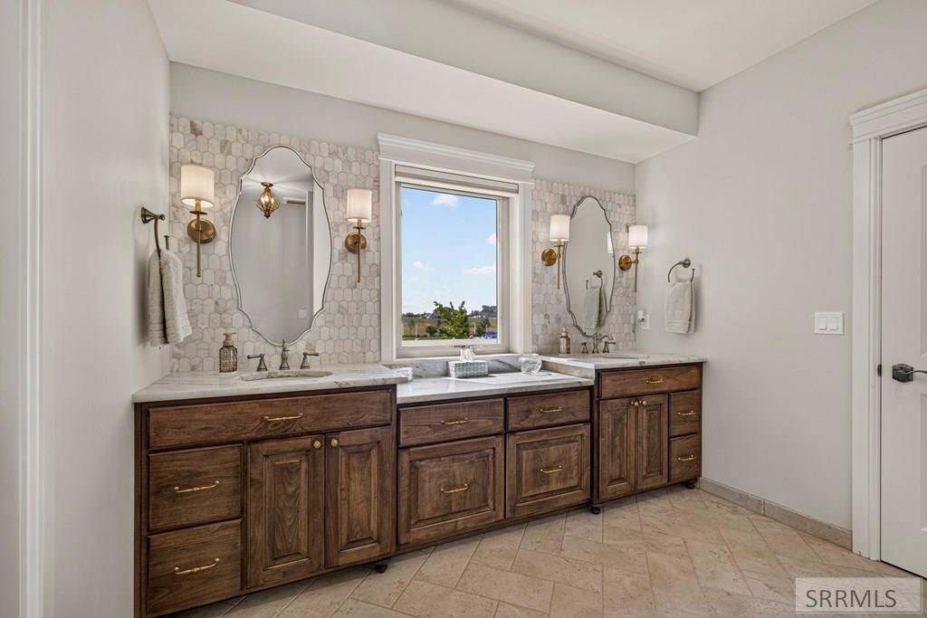 3777 E 369 N Property Photo 23
