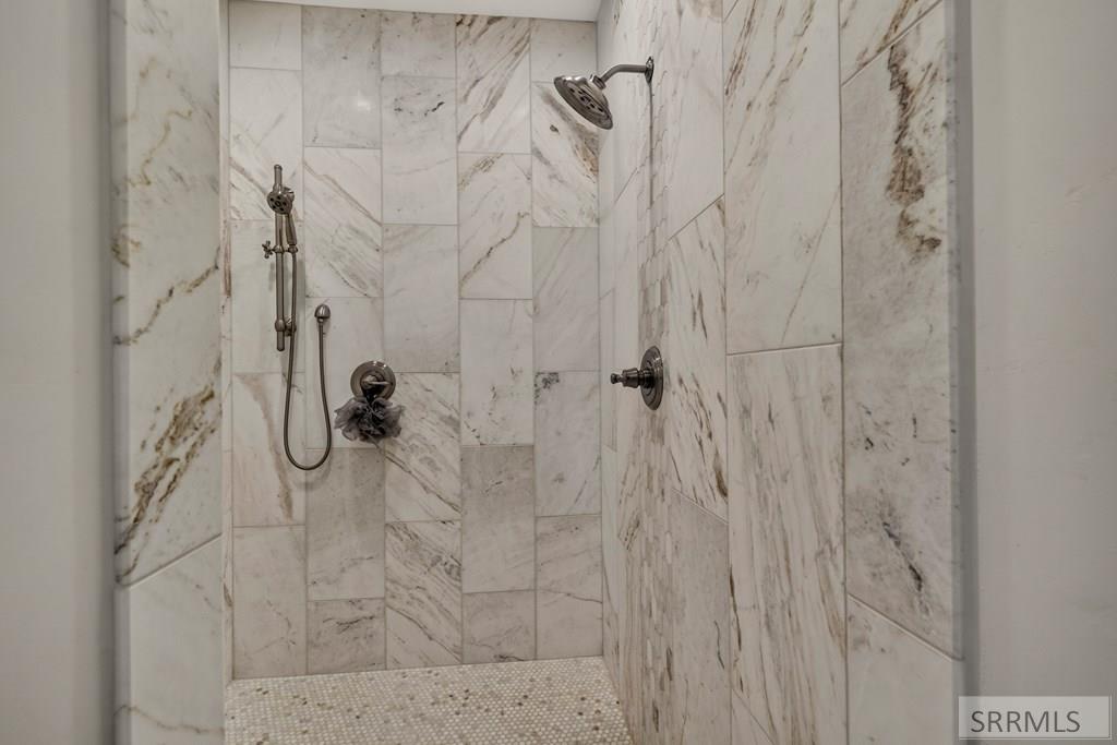 3777 E 369 N Property Photo 24