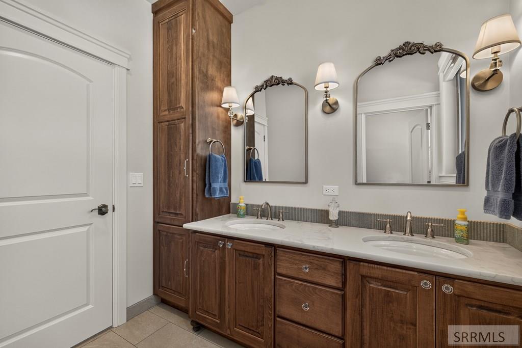 3777 E 369 N Property Photo 31