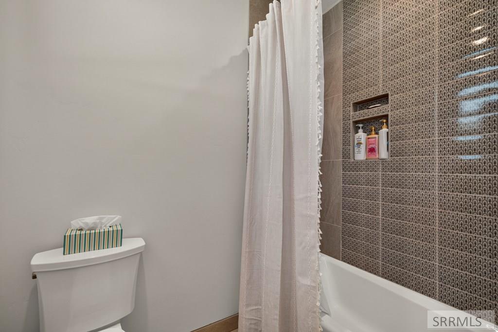 3777 E 369 N Property Photo 32