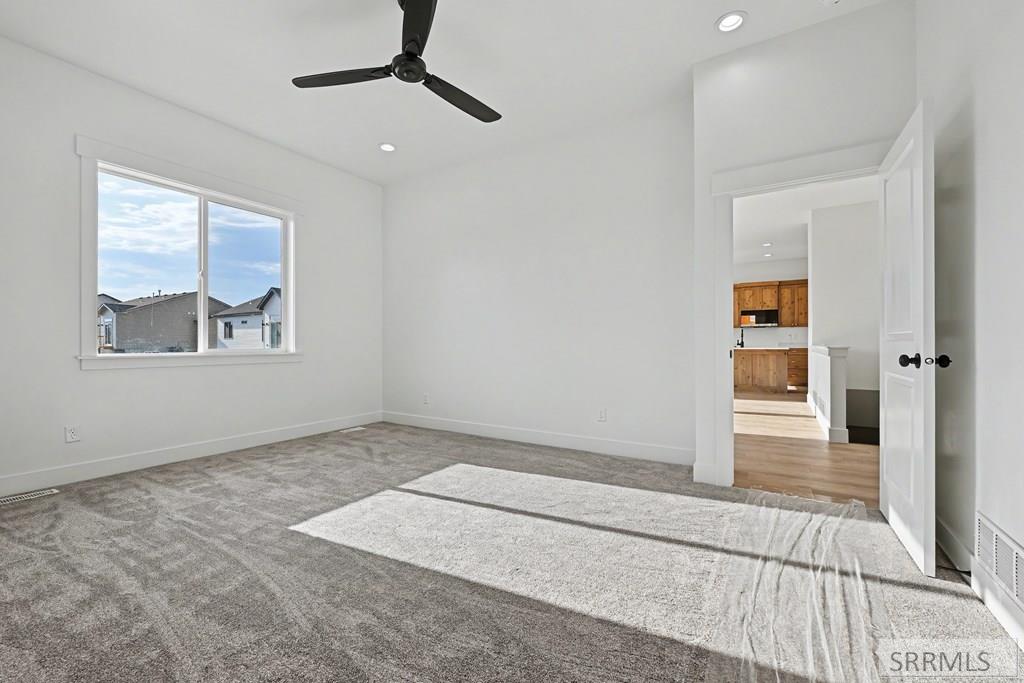 6907 Bronson Drive Property Photo 4