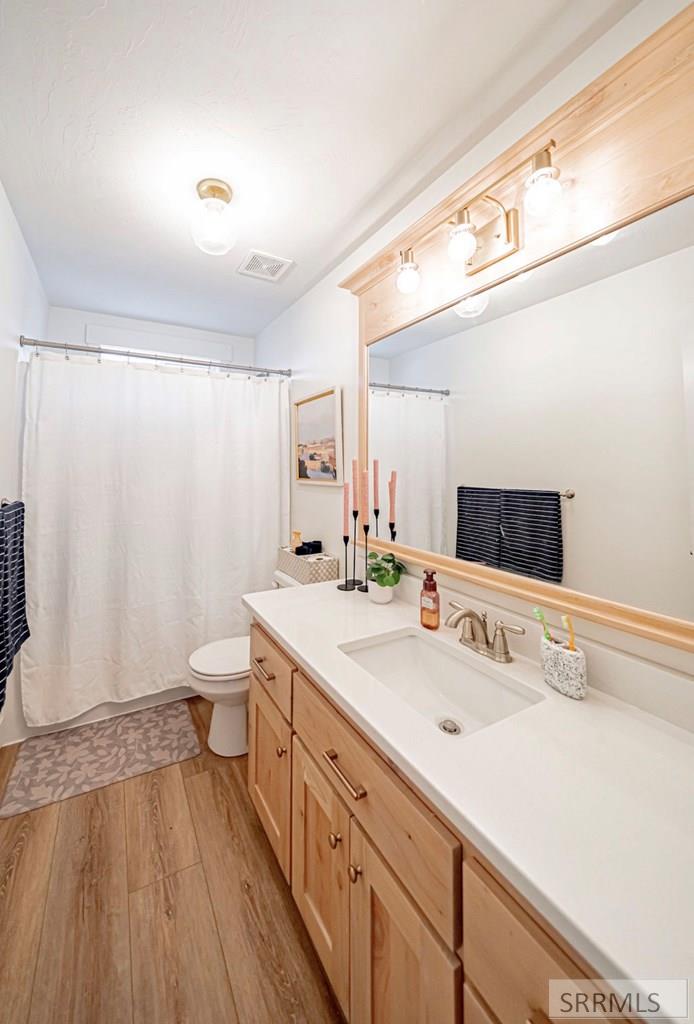 655 N Lincoln Street Property Photo 44