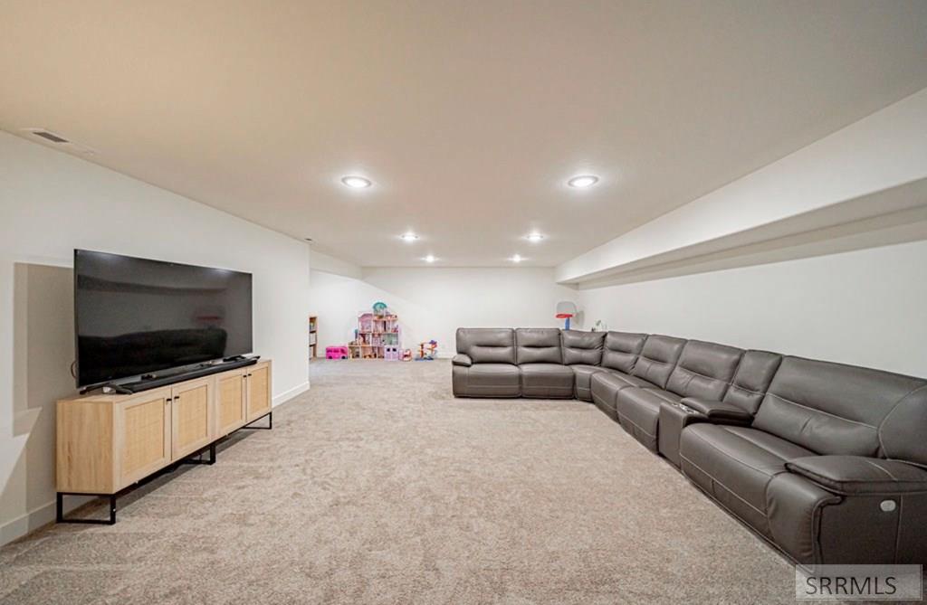 655 N Lincoln Street Property Photo 45