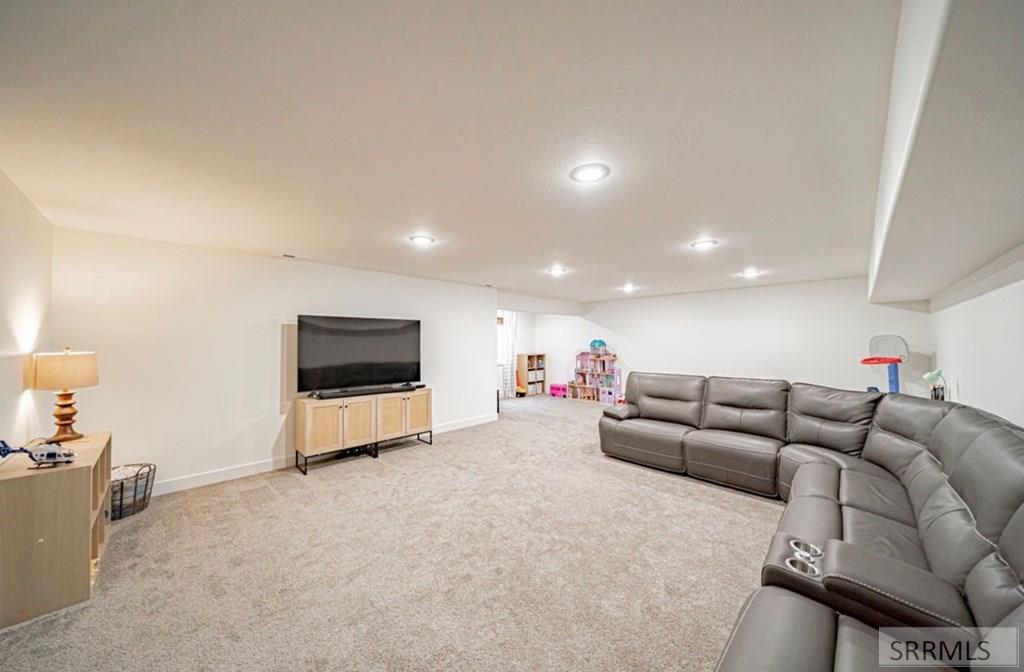 655 N Lincoln Street Property Photo 46