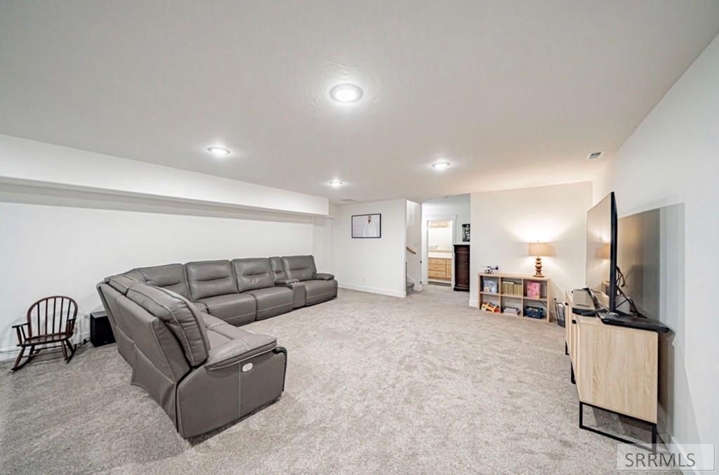 655 N Lincoln Street Property Photo 47