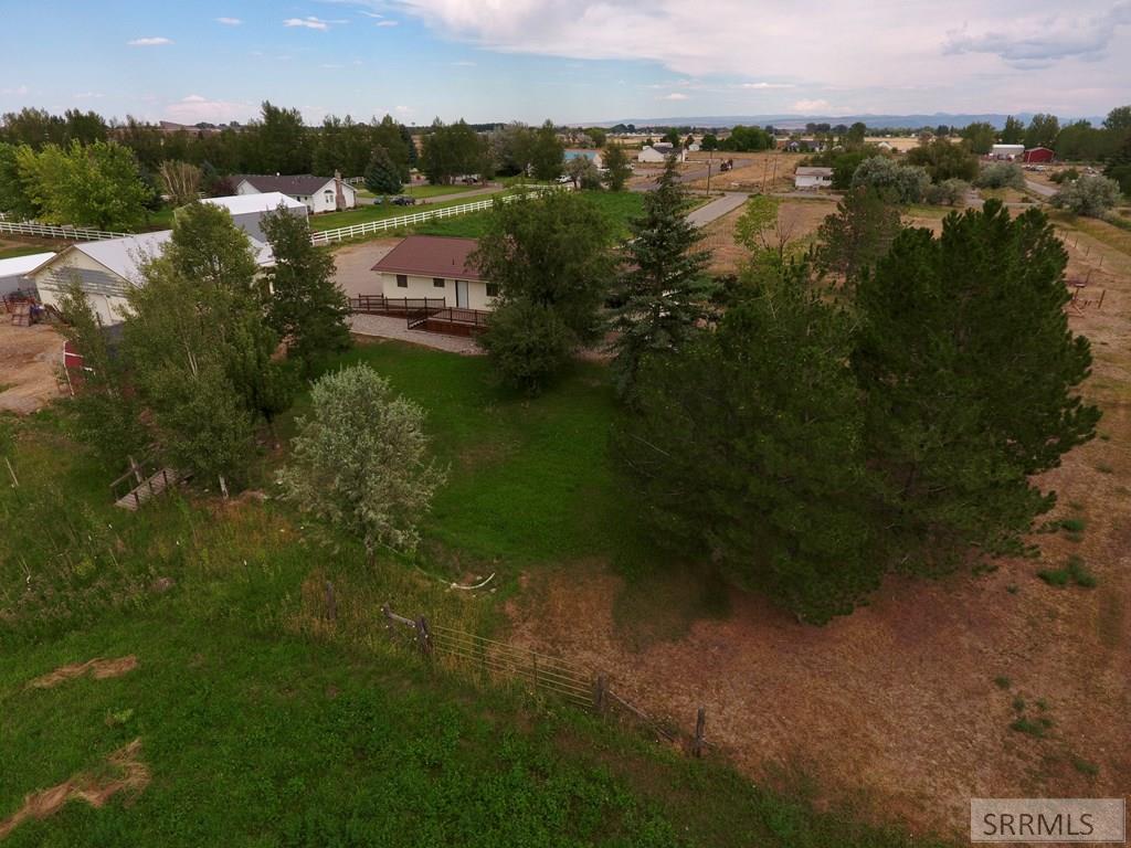 225 N 3800 E Property Photo 5