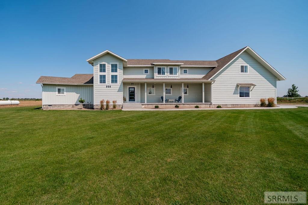 956 E 1100 N Property Photo 2