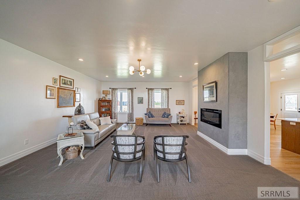 956 E 1100 N Property Photo 10