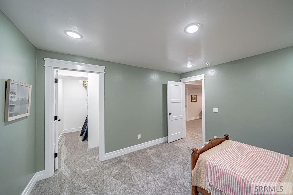 956 E 1100 N Property Photo 49