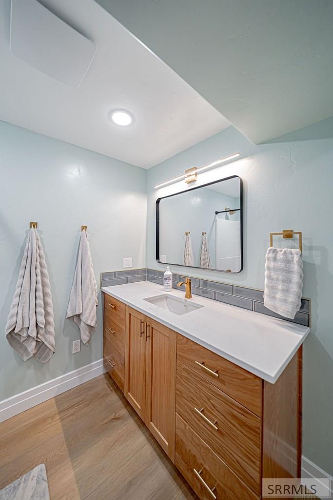 956 E 1100 N Property Photo 54