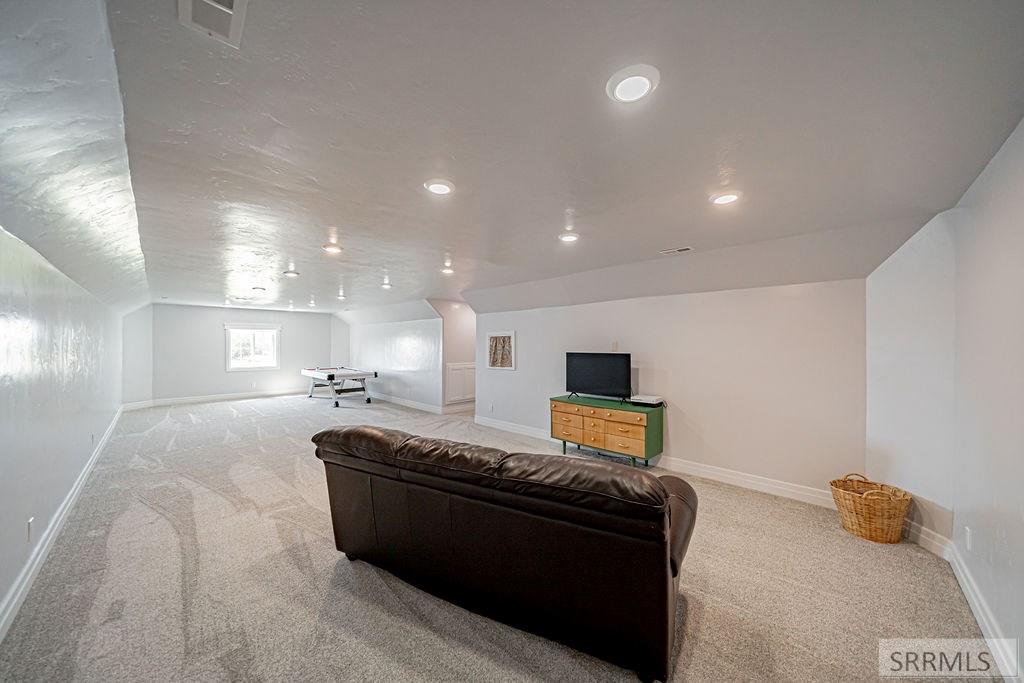 956 E 1100 N Property Photo 55