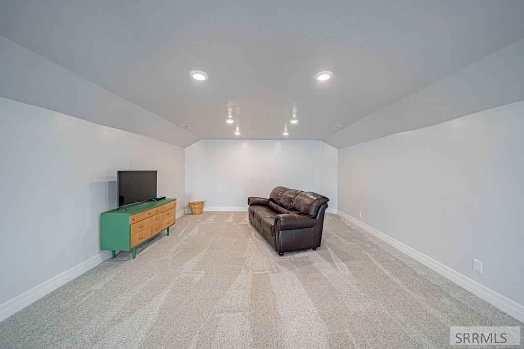 956 E 1100 N Property Photo 57