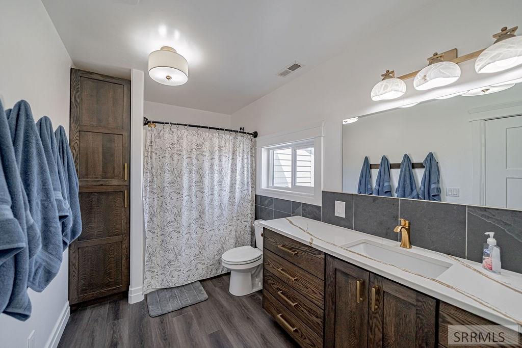 956 E 1100 N Property Photo 62