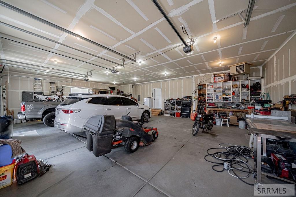 956 E 1100 N Property Photo 76