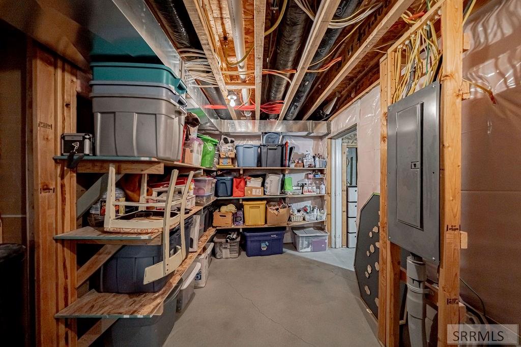 956 E 1100 N Property Photo 77