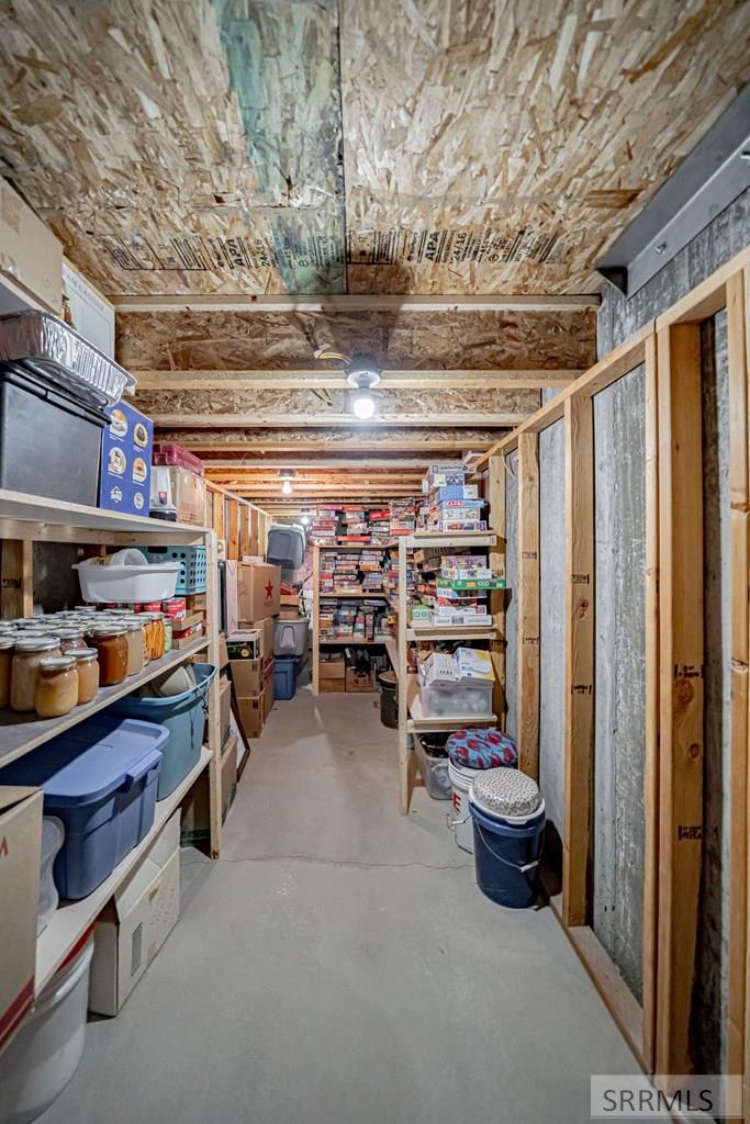 956 E 1100 N Property Photo 79