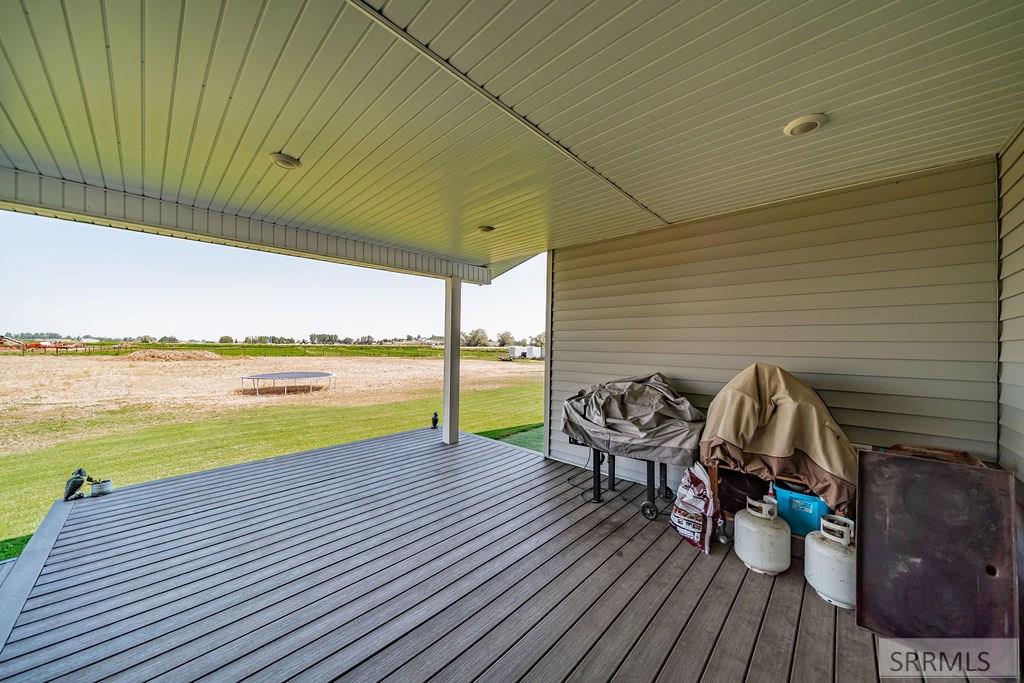 956 E 1100 N Property Photo 95