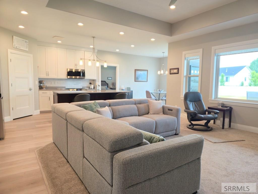 1012 Cypress Loop Property Photo 3