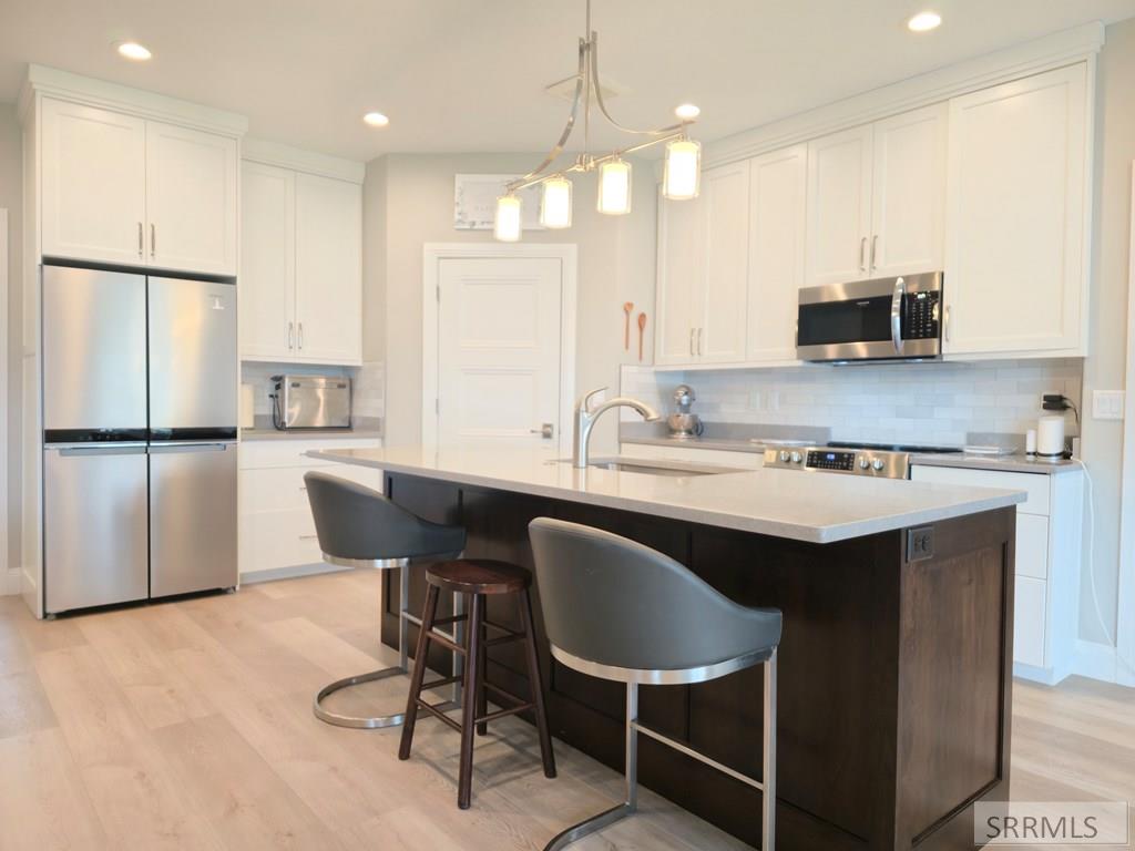 1012 Cypress Loop Property Photo 6